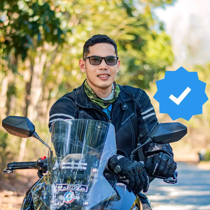 @rideandroam8