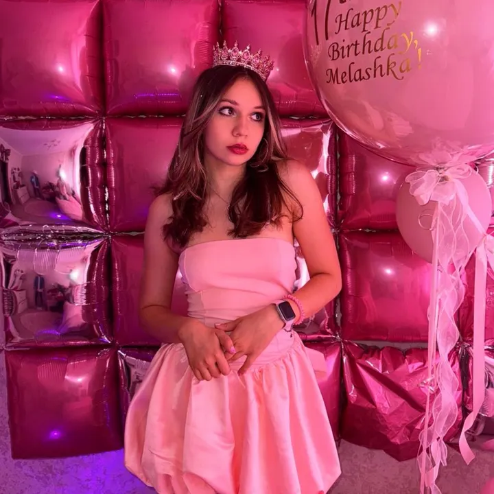 @melashamoon