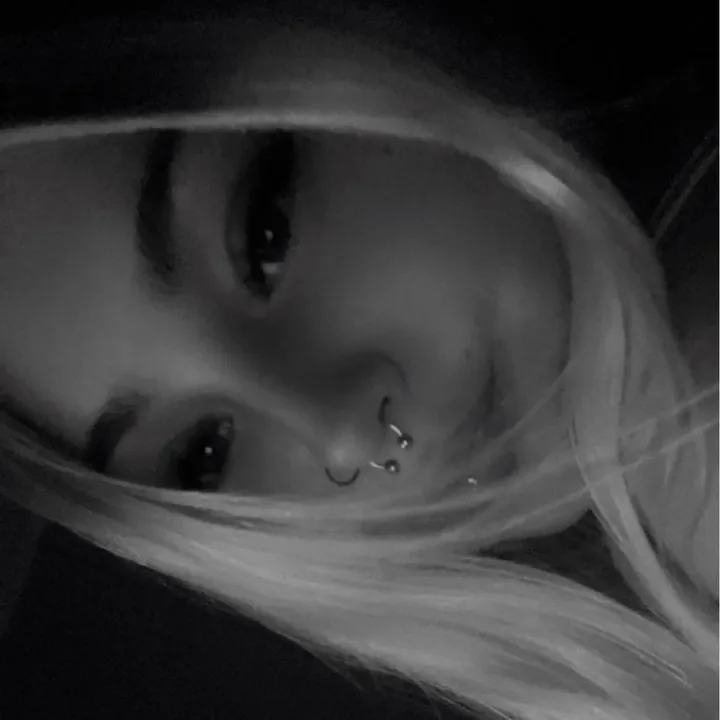 @_emilymayx