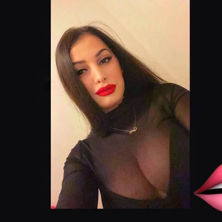 @adinapaulla