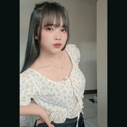 @dhellaadhellia