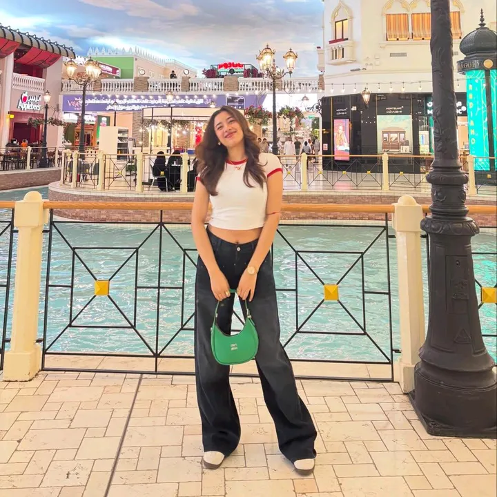 @helenqatar0990