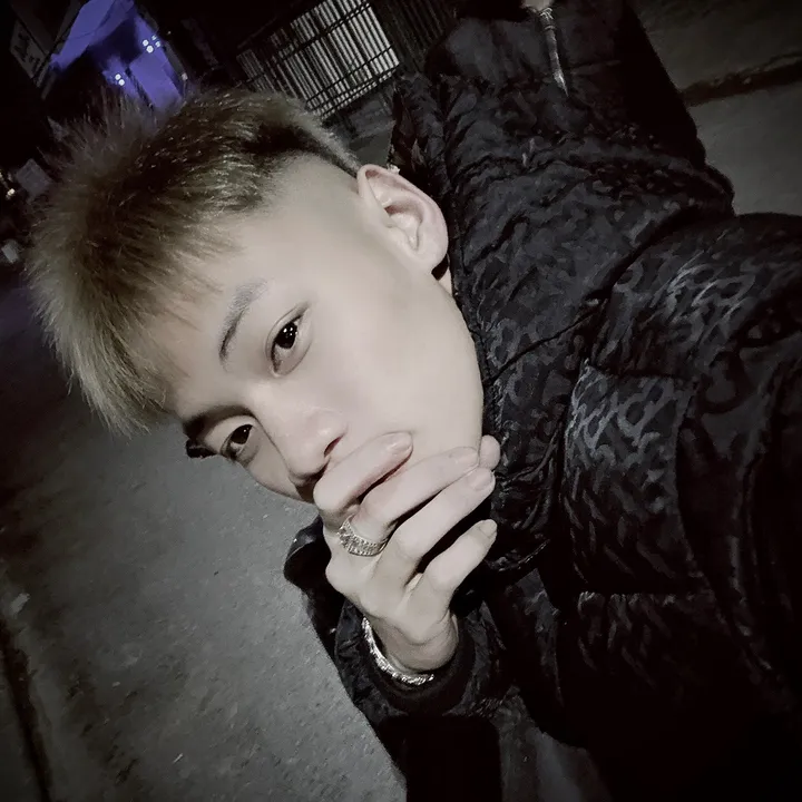 @voyeuhavy