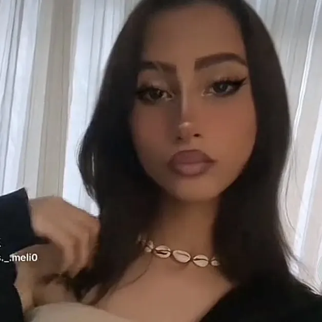 @whos._.meli0