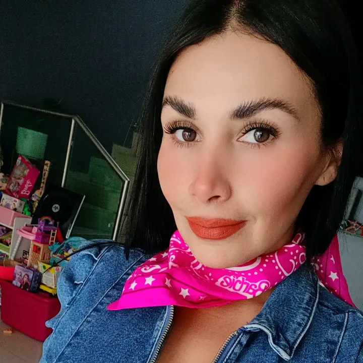 @annakarenchavez