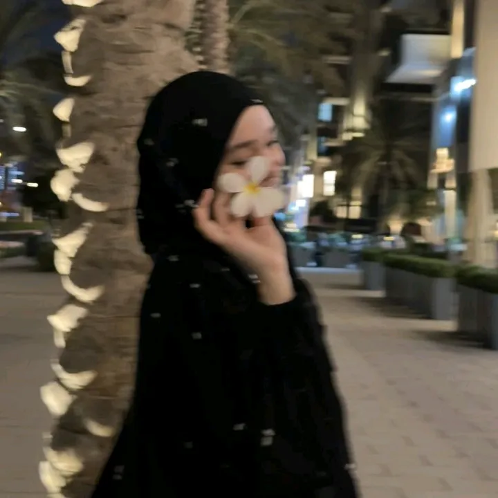 ayesha_khann43