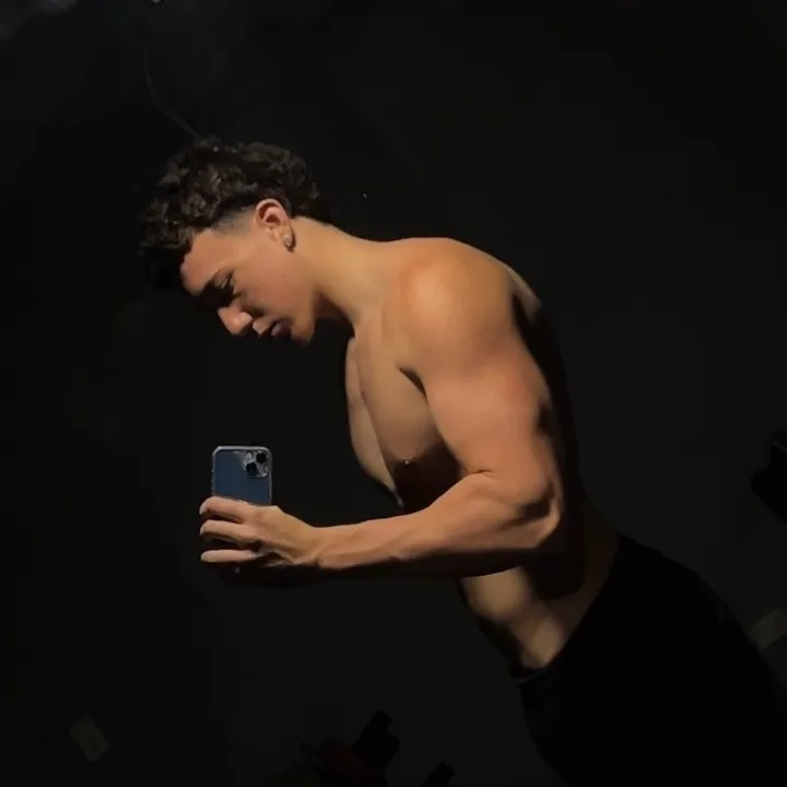 @r2893496