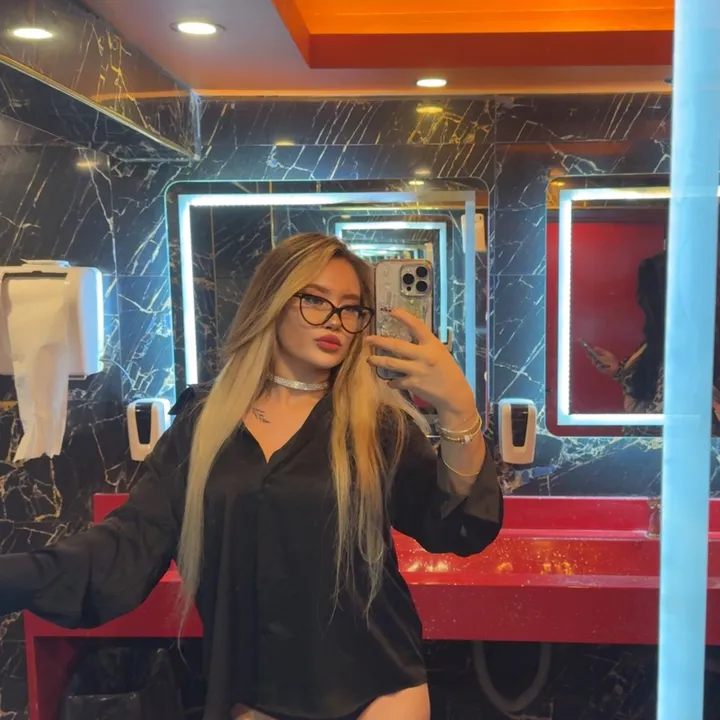 @_asellayss_