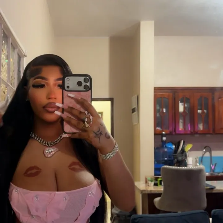 melanely._