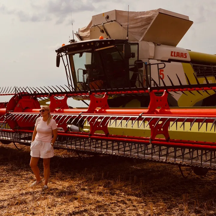 girl.on.a.farm