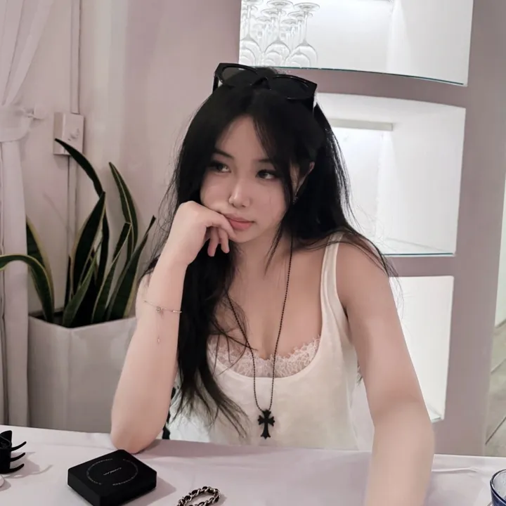 @minaashmi