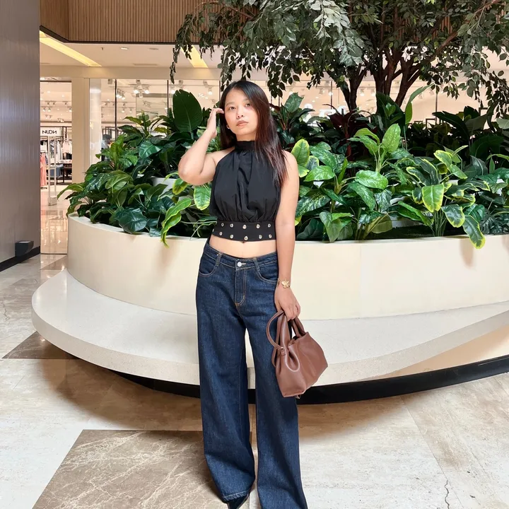 roshika975