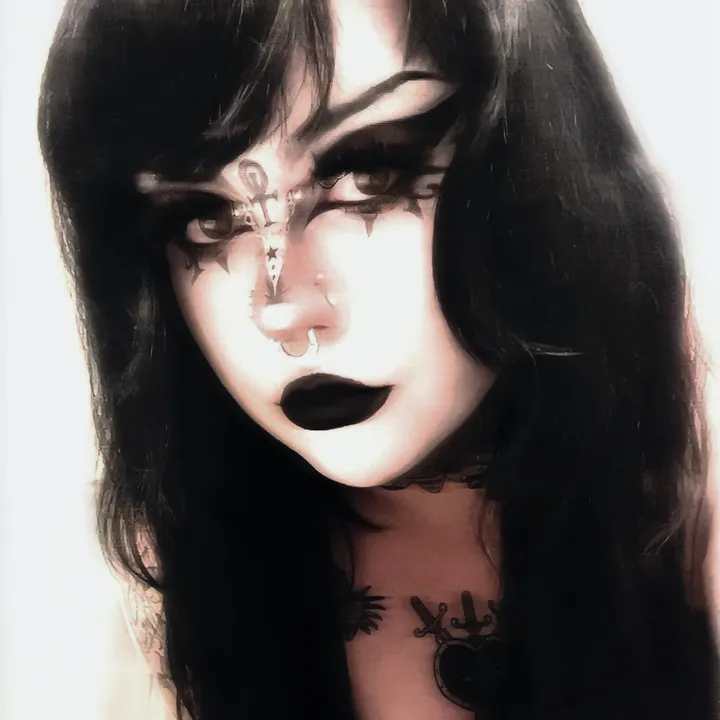 _.miss.satan._