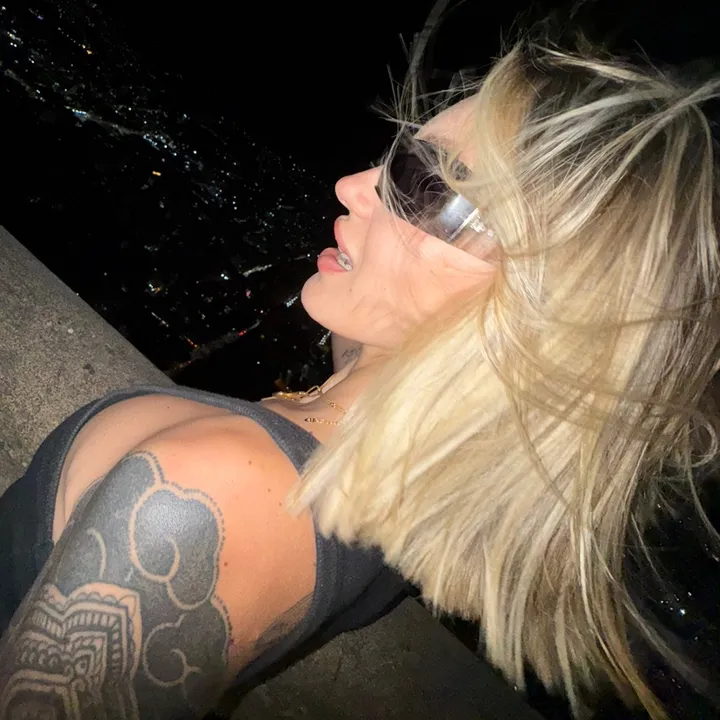 @leticiabara_