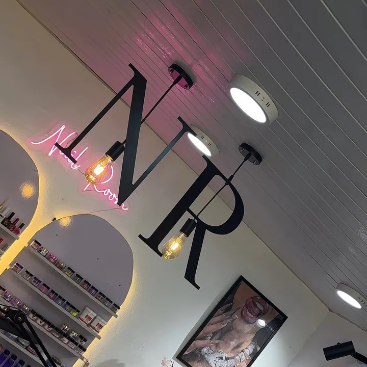 __nailroom_