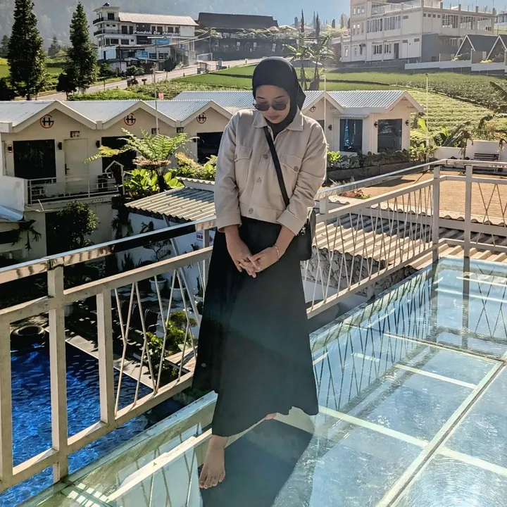 mama_riel