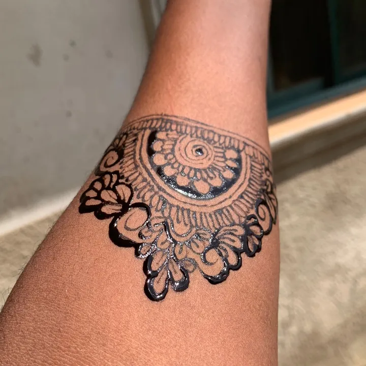 @eesha_designz