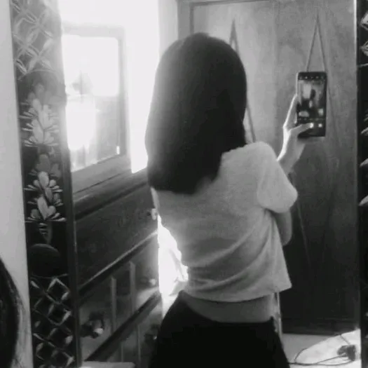 ur_gf_janine