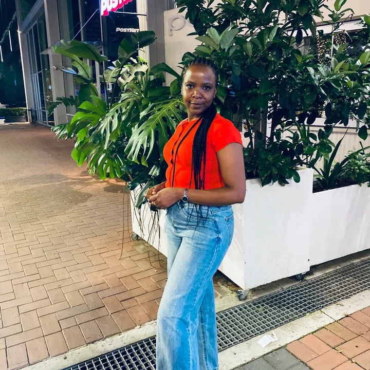 @khanyi1216