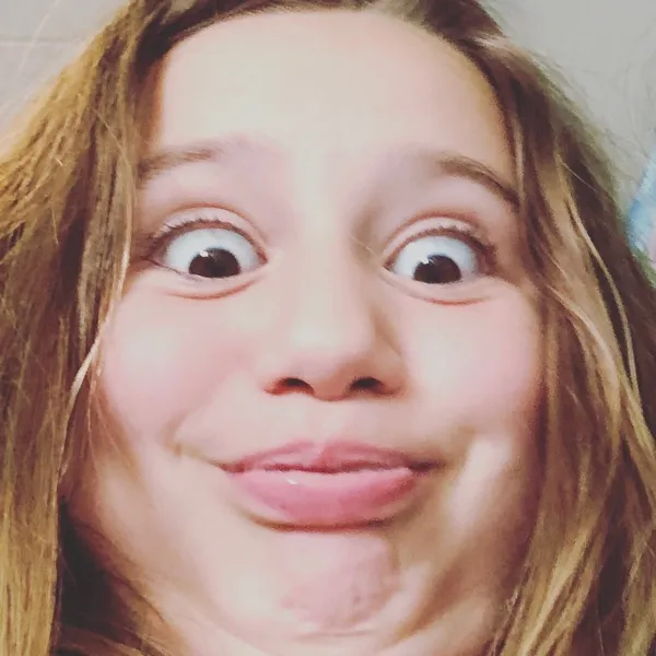 ava_peake