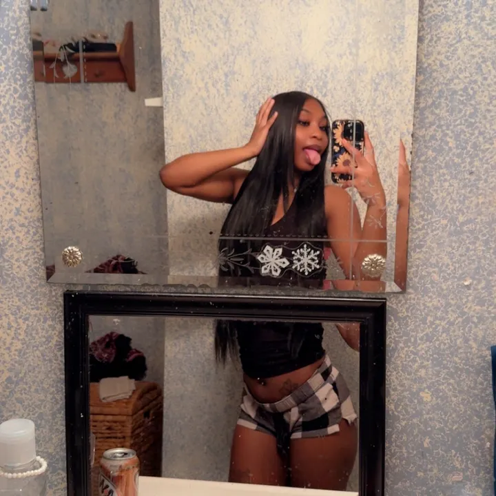 @nariahayesss