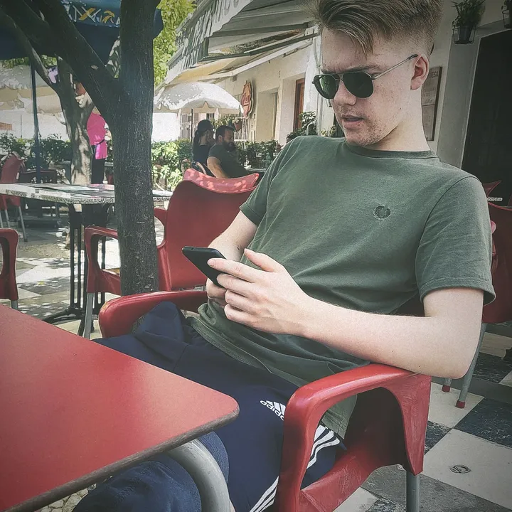 @karl.h.zywietz