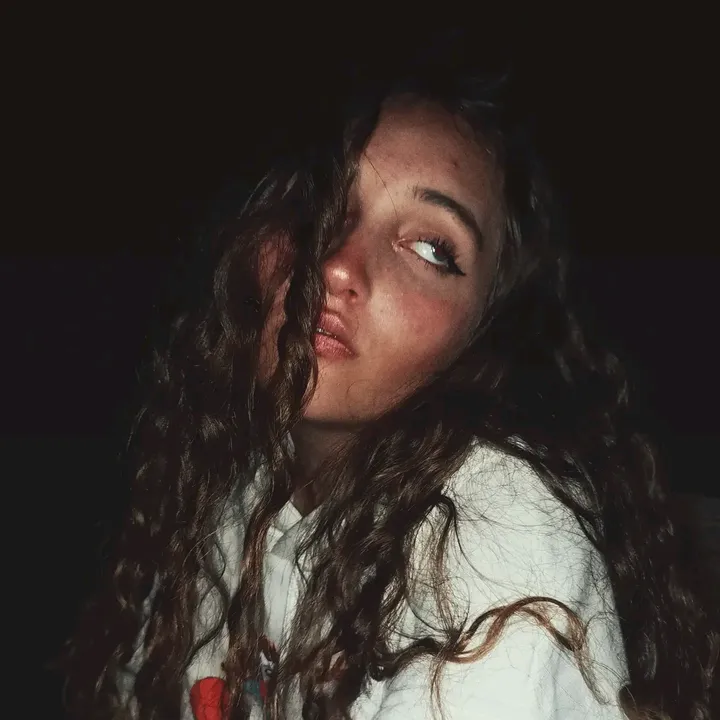 @nicolebellon