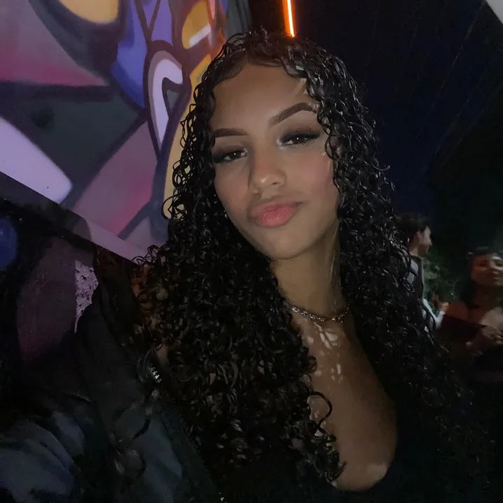@curly_anaj