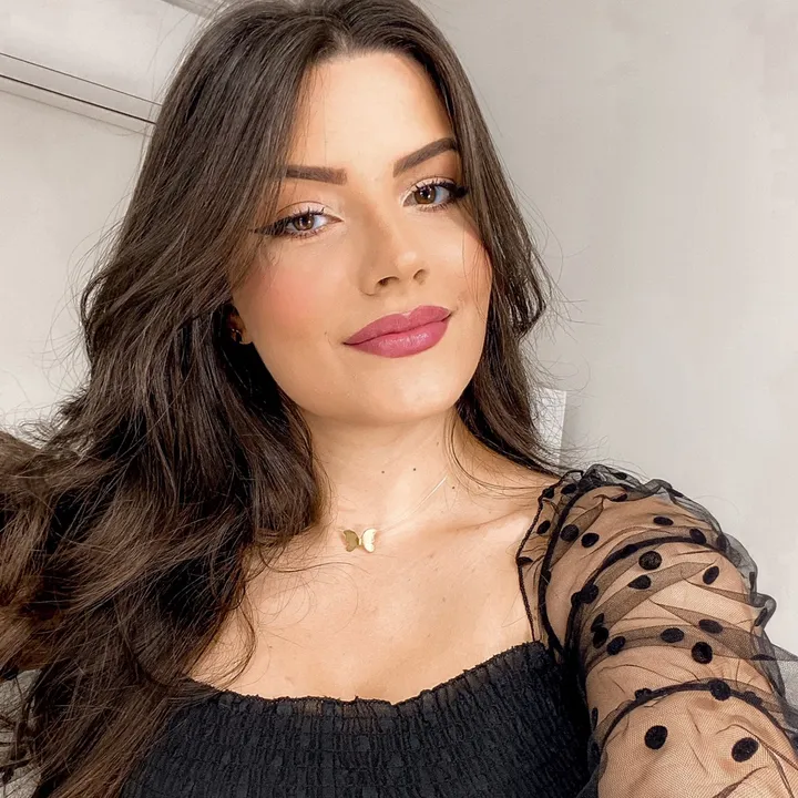 @rebecaferrari