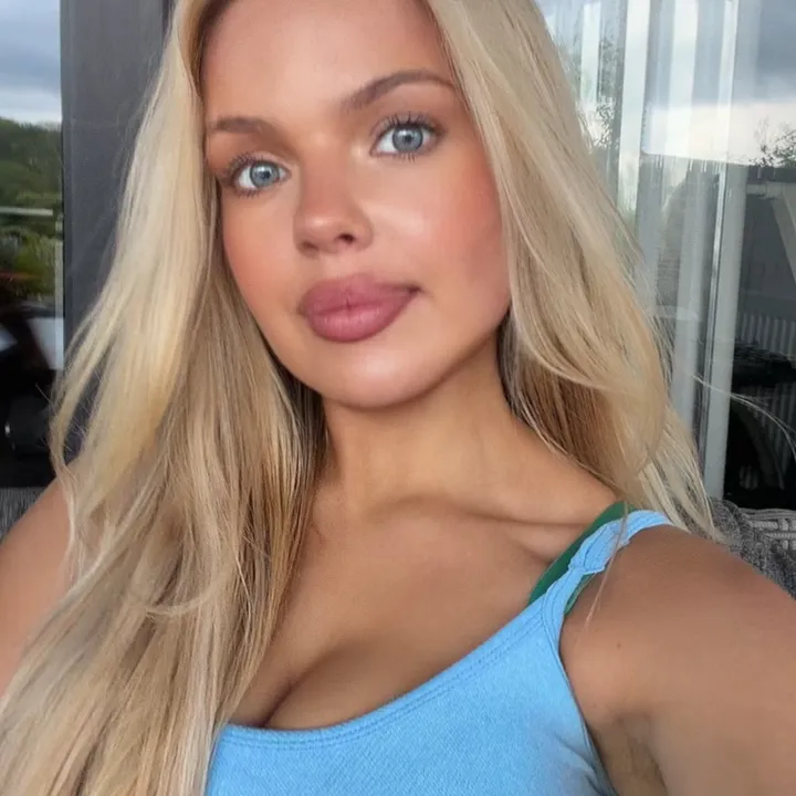 @elliemccurdyy