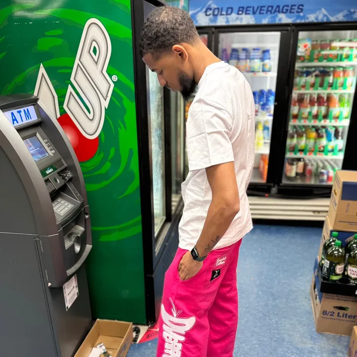 @reyveezy