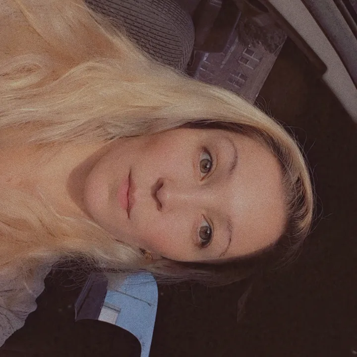 @danidowling1