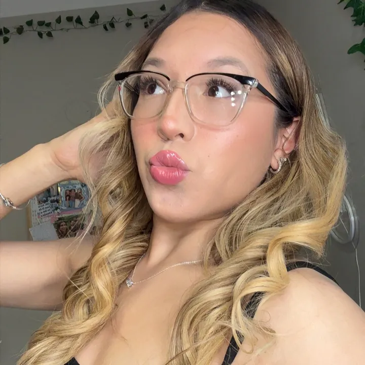 @heyitsitzel