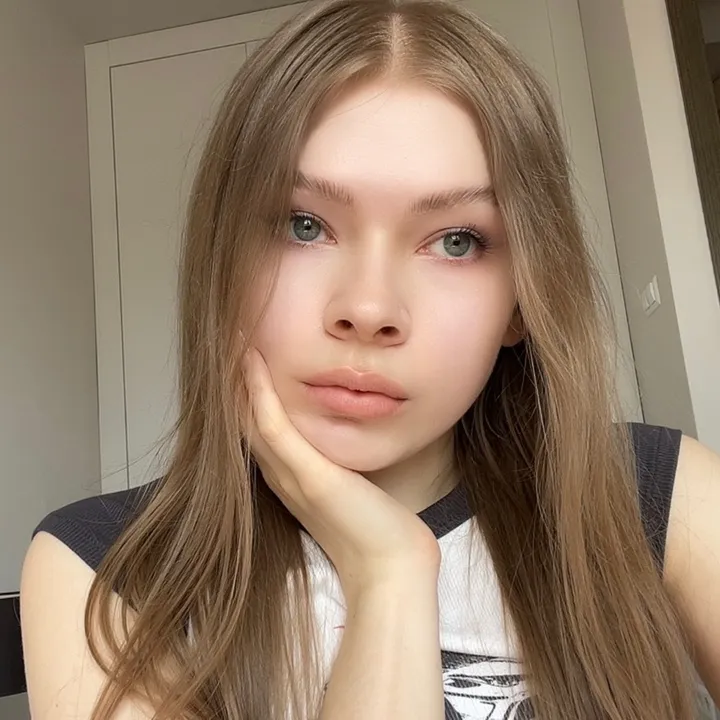@carolinelojek