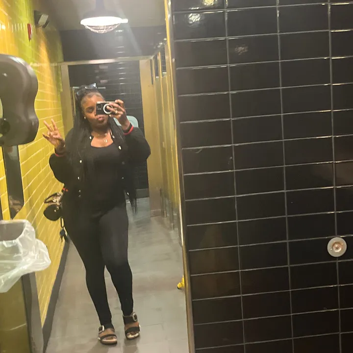 @deeschronicless
