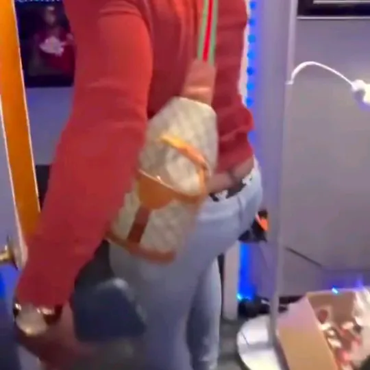 @bootykon