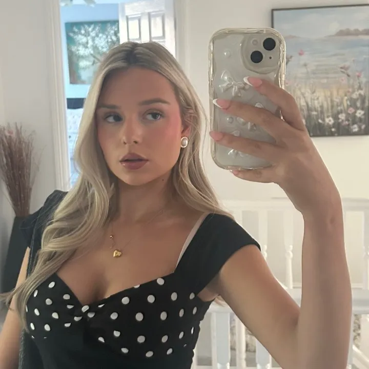 @amber_teanby