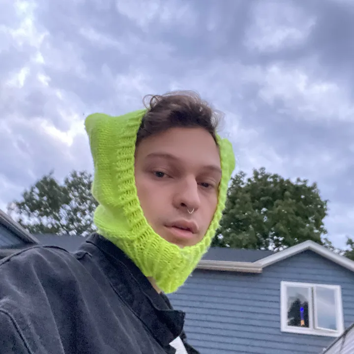 @holy_knit