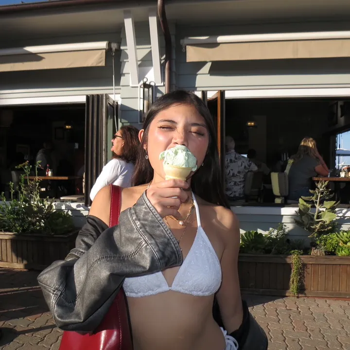 @whosscanika