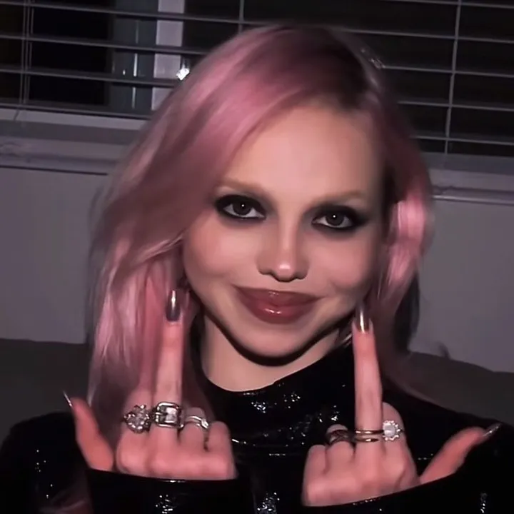 @.adeliens