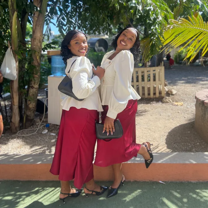 tai_sisters