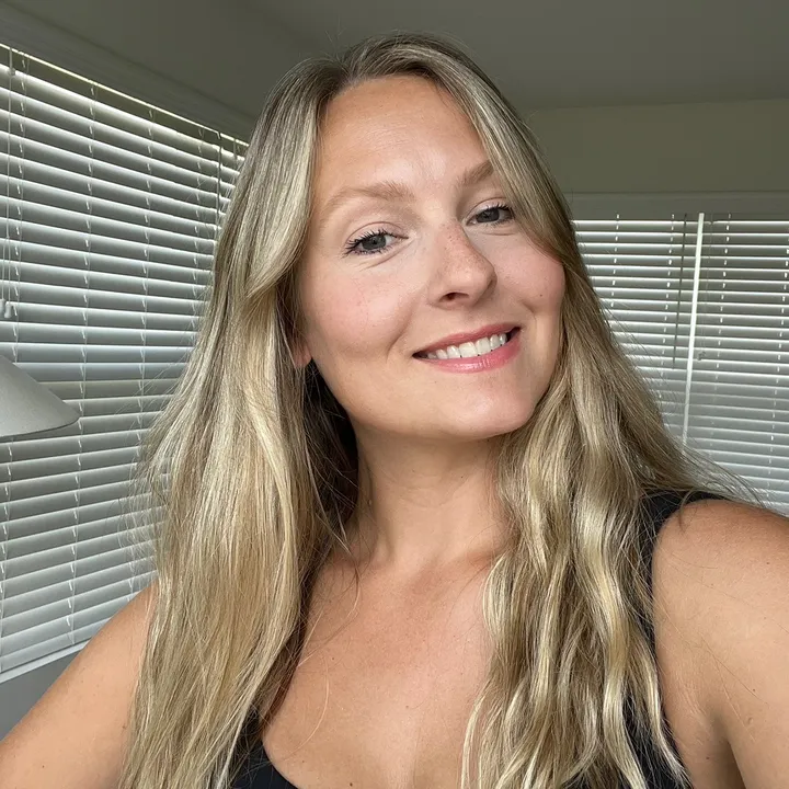 alyssa_pistol1