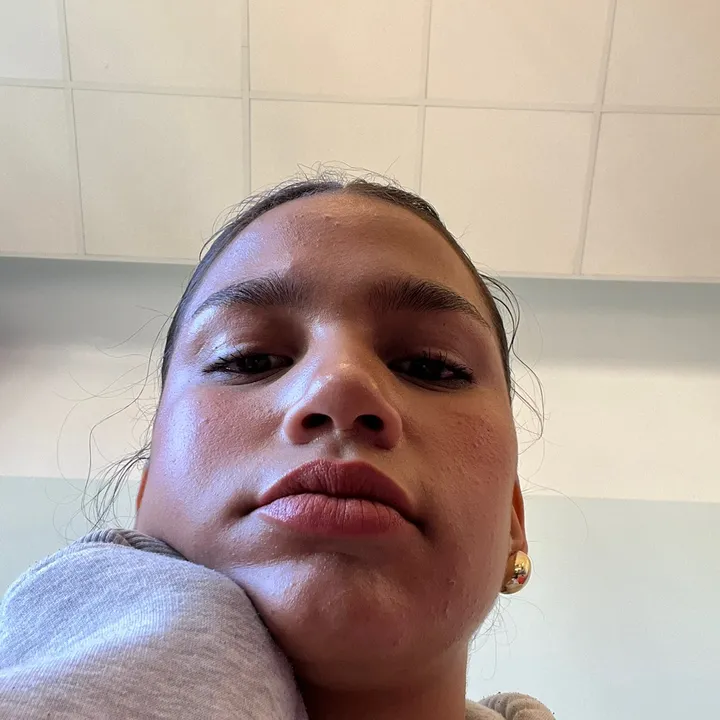 @alisamorazan