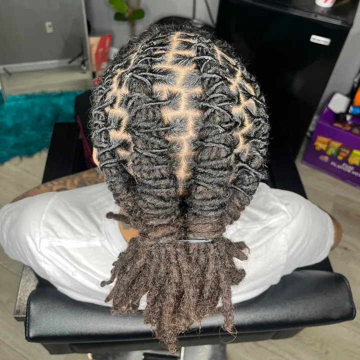 @locsbyzay