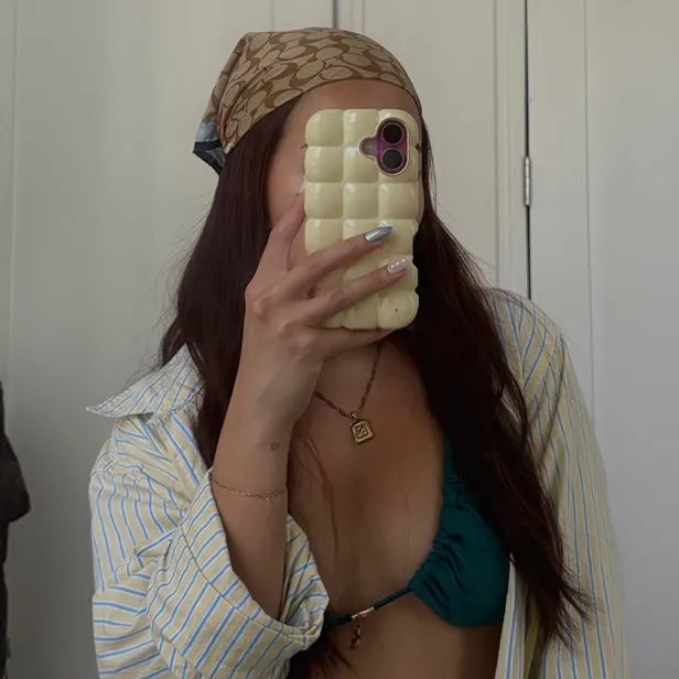 @girllayingdown