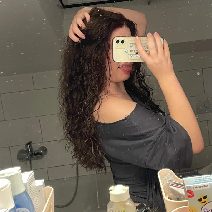 @down_towngirl_scarlett