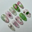 @stephievnails