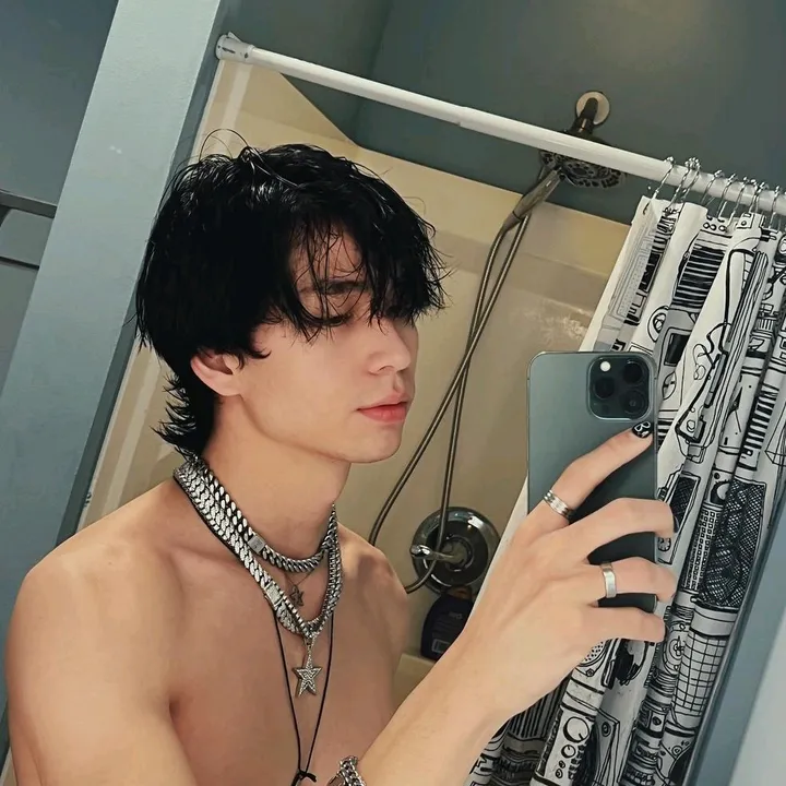 @hot_b0ys._