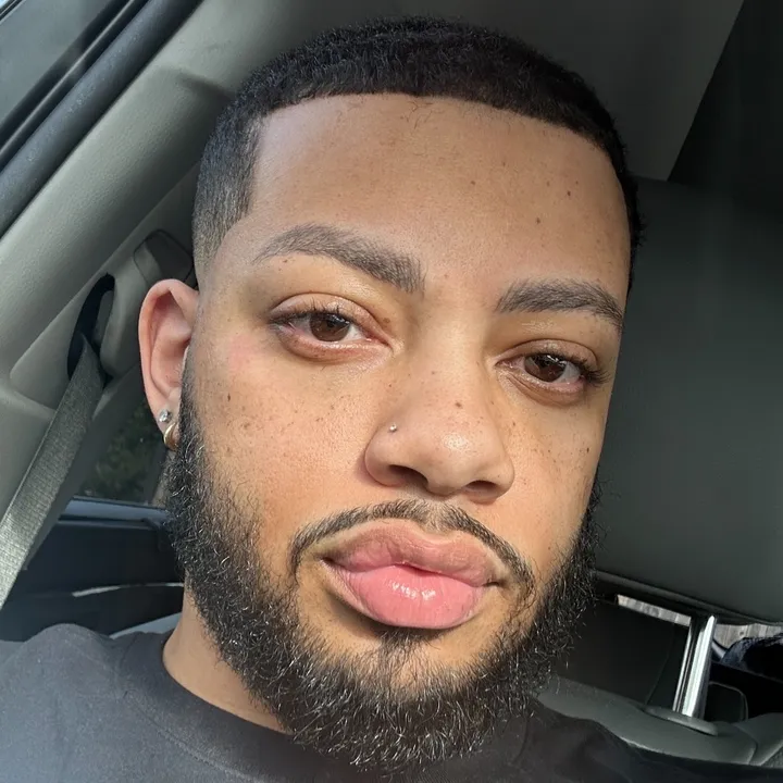 @darien.v._