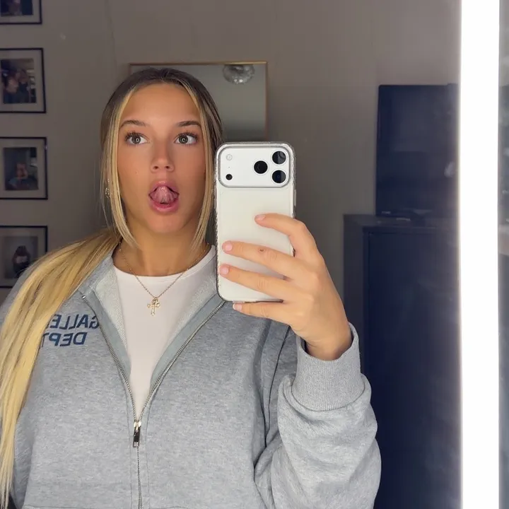 @kellymllr